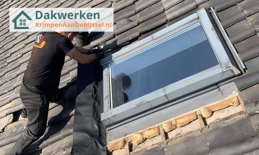 Dakreparatie met een dakraam Dakreparatie met een dakraam